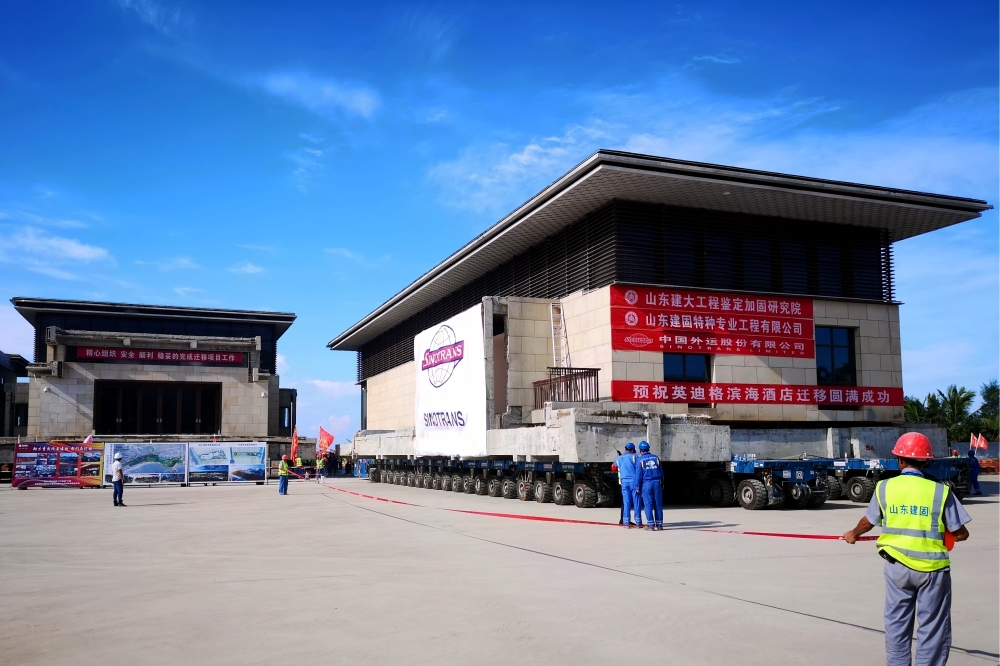 目前國(guó)內(nèi)建筑物拖車(chē)移位規(guī)模最大、單體最重、單體最長(zhǎng)的建筑物拖車(chē)移位--海南英迪格濱海酒店移位設(shè)計(jì)、移位施工、檢測(cè)鑒定、健康監(jiān)測(cè)