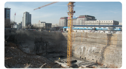 千佛山醫(yī)院保健綜合樓基坑復合土釘墻支護，基坑深度最大21m ( 2012年)